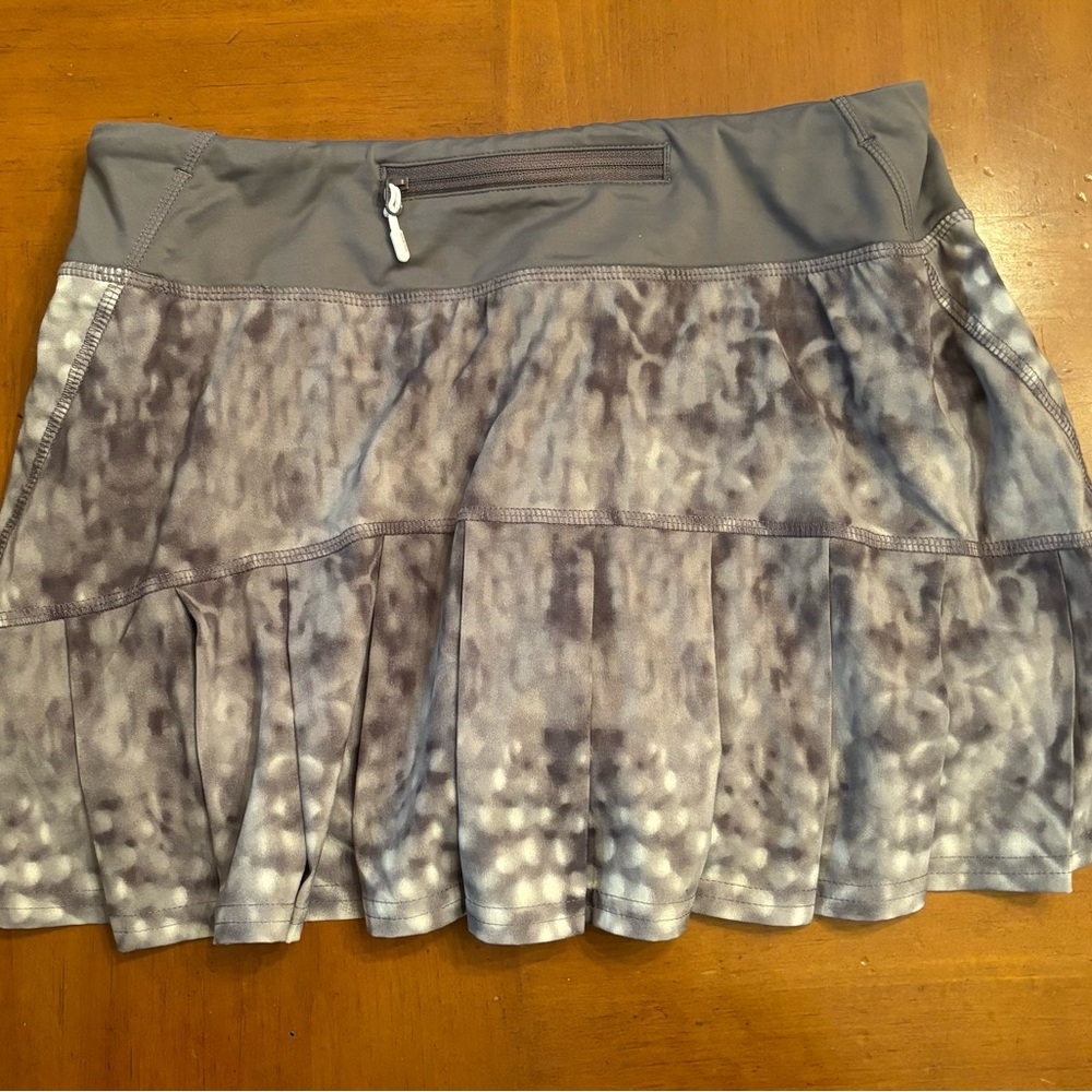 Lululemon Snowy Owl Run Speed Skirt RARE gray & white size 4